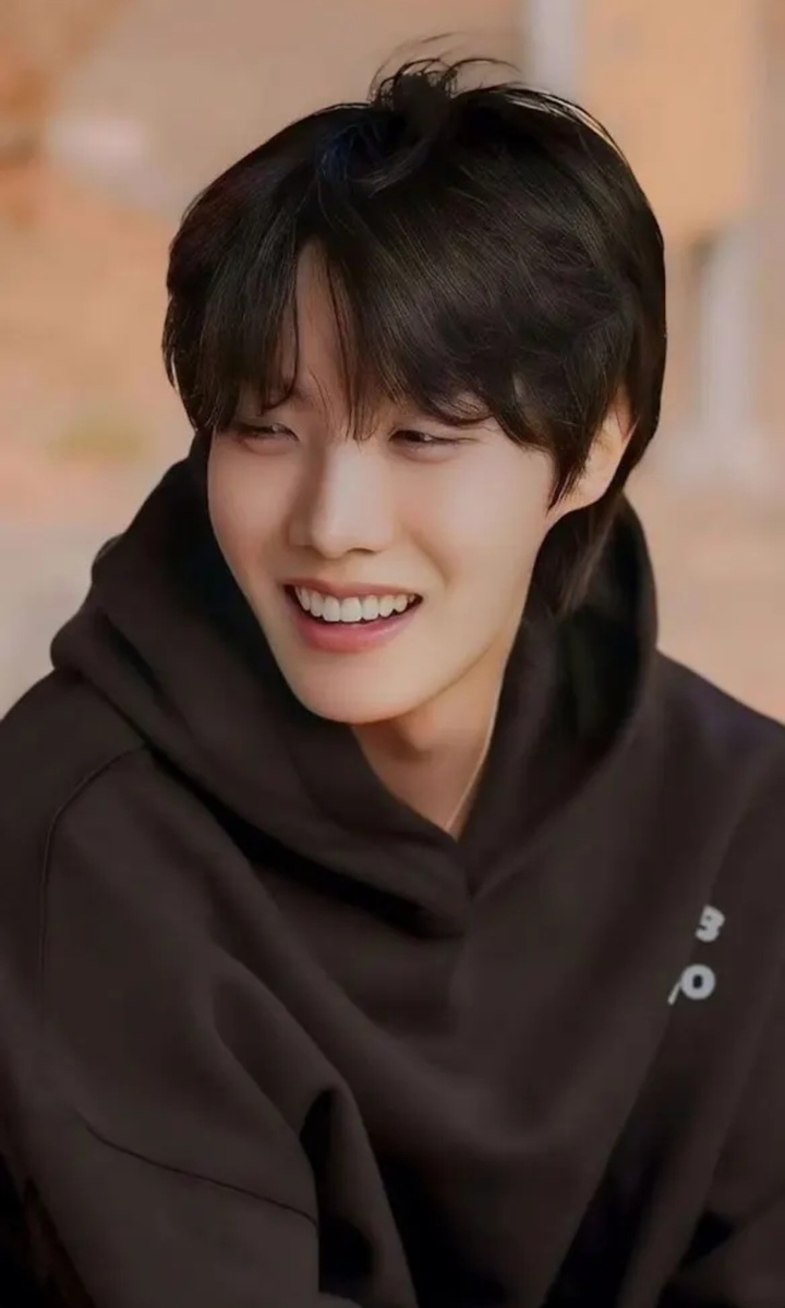 Красота и эстетика! И Чон Хосок, который элегантен даже в демократичном худи с капюшоном! 