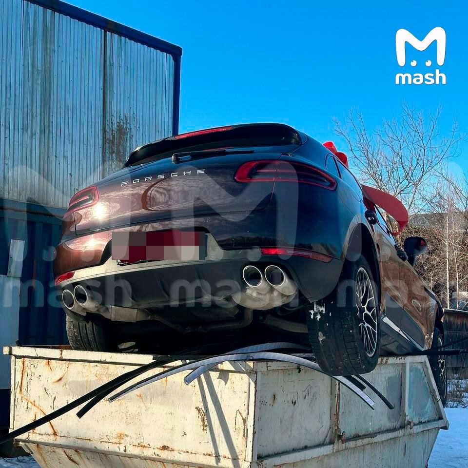 Фото жены без мужа В Мытищах в мусорный контейнер выкинули Porsche Macan Mash Мэш Дзен