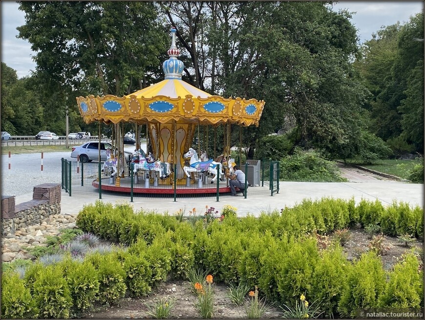Катание на карусели входит в билет на канатку © Наталия Семчина