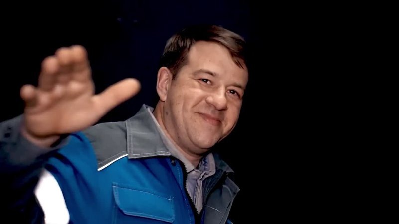    Кадр из видео с исполнением песни-переделки «Реви» («Иванушки International») в подарок женщинам на 8 марта