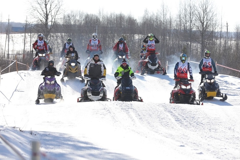    Спортивный праздник и чемпионат России по эндуро на снегоходах и сноубайках пройдут в субботу, 1 марта.