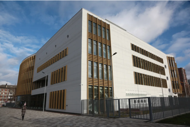 В 2023 году за счет средств федерального бюджета закончилось строительство краевой музыкальной школы

Фото: Максим Кимерлинг, Коммерсантъ