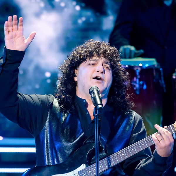     Арсений Бородин сбрил бороду, чтобы стать Сергеем Жуковым в шоу «Один в один»