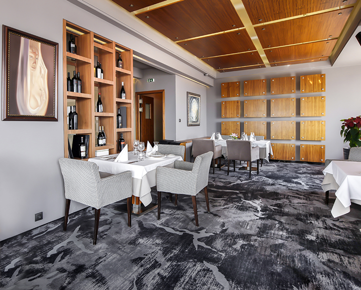 Чистота напольного покрытия формирует впечатление о заведении не меньше, чем кухня или сервис