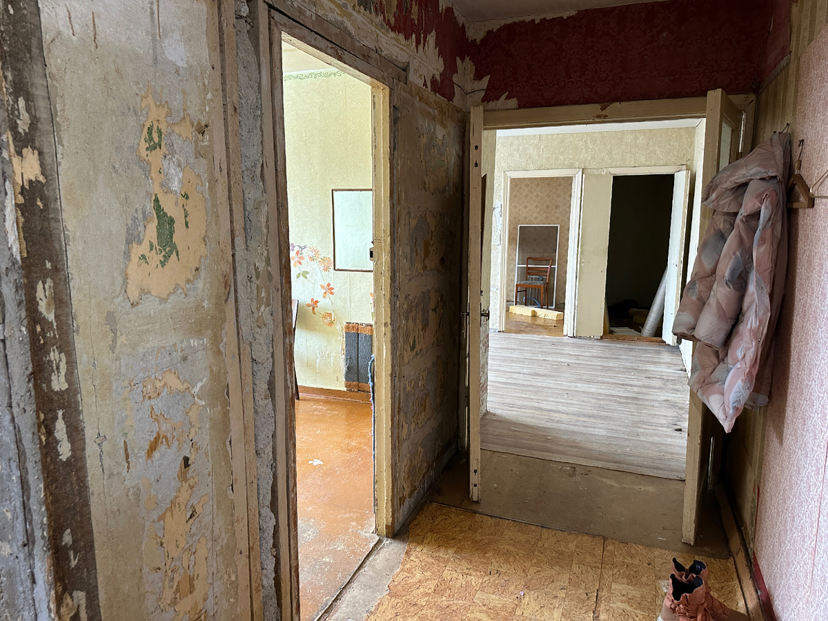 Несмотря на этот хаос, когда мы зашли в квартиру сразу почувствовали, что она НАША