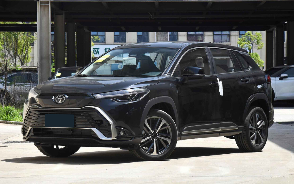 Современный дизайн с характерной решеткой радиатора и динамичными линиями кузова. Вместительный багажный отсек объемом 427 литров, обеспечивающий комфортные поездки. Просторный салон с качественными отделочными материалами и современными технологиями.