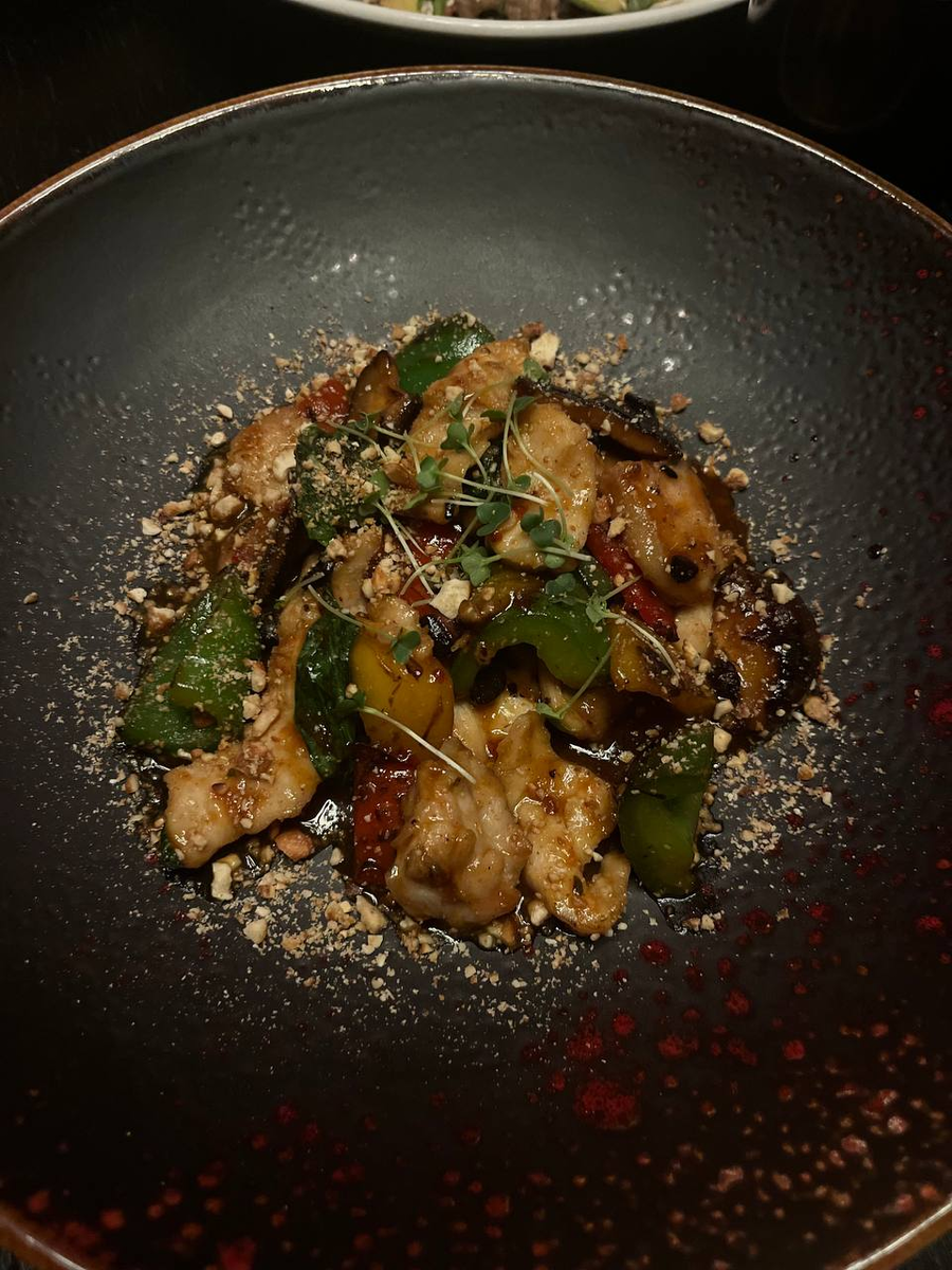 Фото: Питон в перечном соусе с кешью, Black Thai