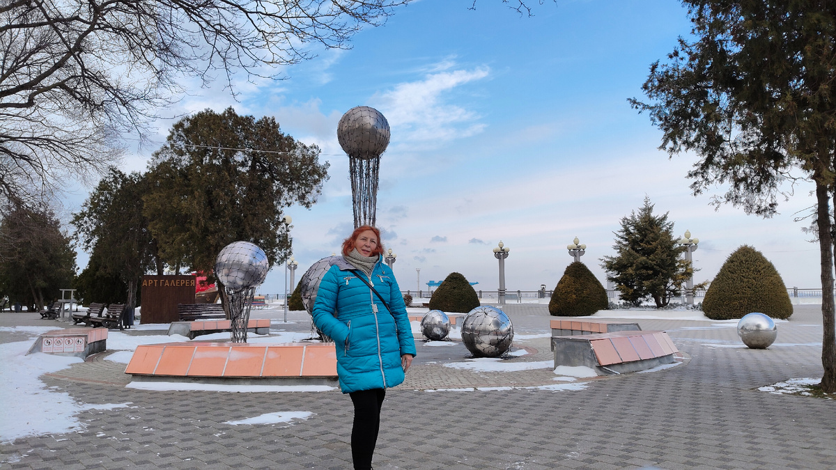На набережной снежно❄️