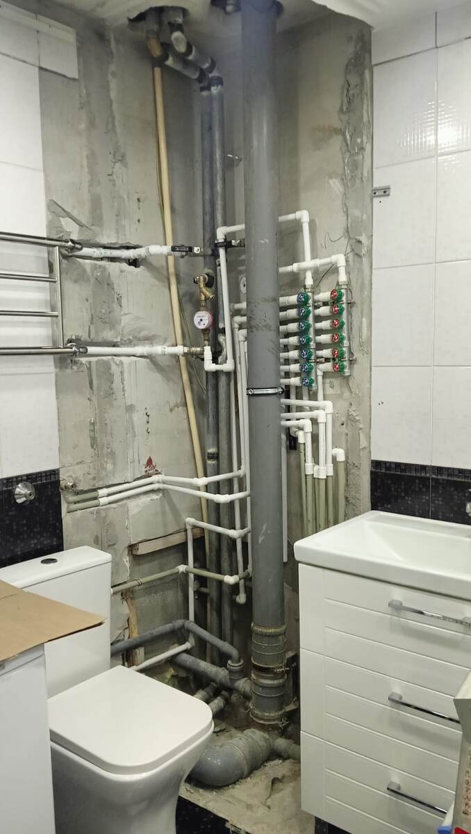 как выглядел санузел до установки рольставни