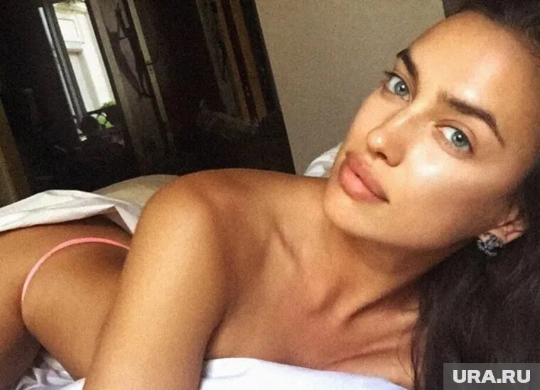 Ирина Шейк надела черное прозрачное платье на показе итальянского бренда. Фото: социальные сети Ирины Шейк