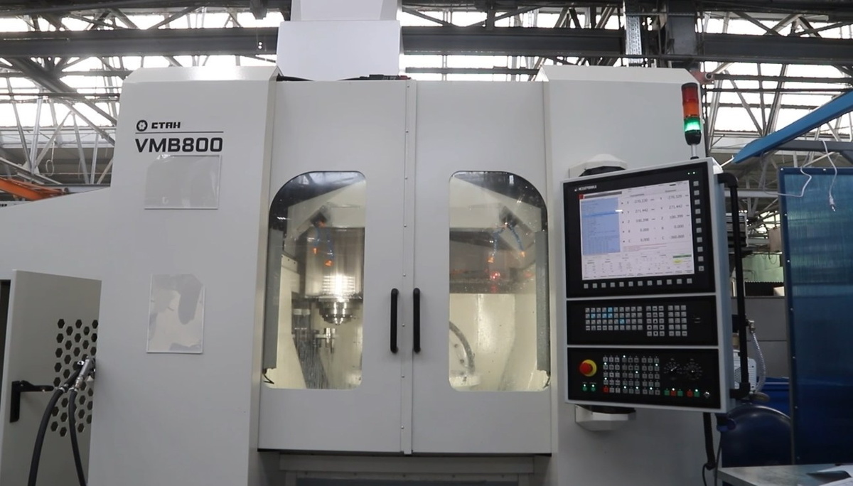 Отечественный пятиосевой станок VMB 800 от "СТАНа". Фото Ростеха.