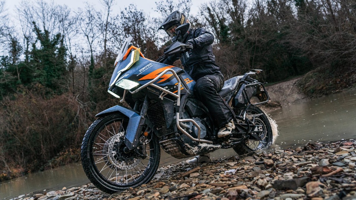 Никита Project18 тестирует турэндуро Zontes 703F на бездорожье