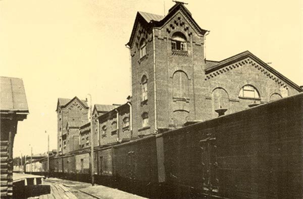 Здание "Холодильника" - мясохладобойни на улице Сухарной.  