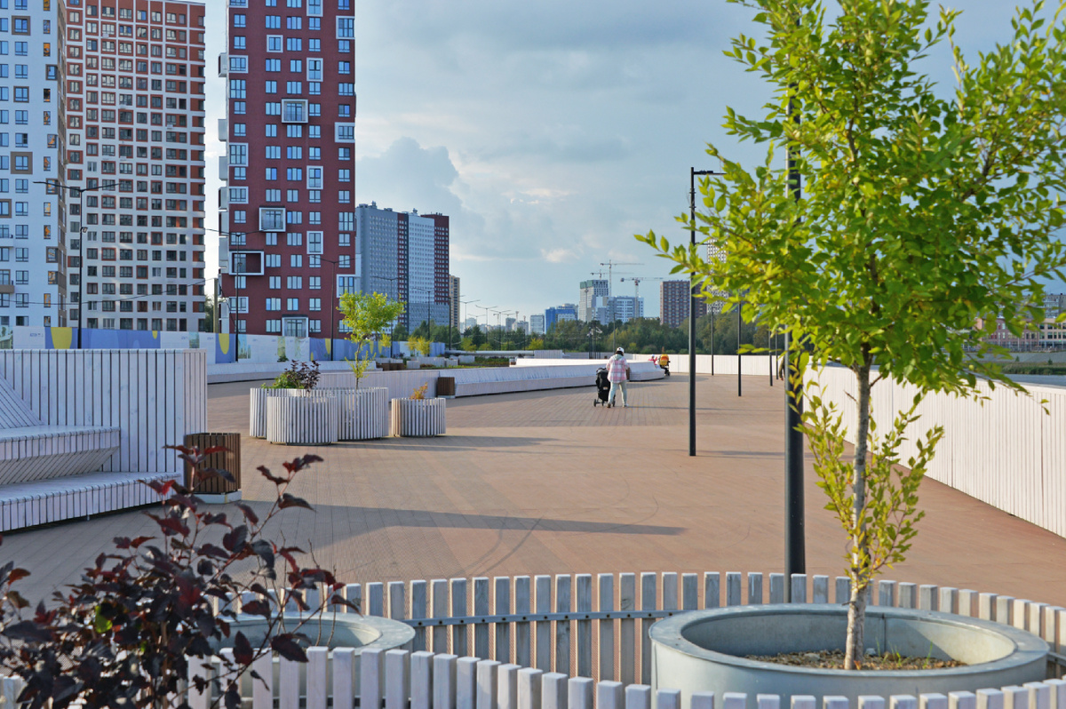 Набережная возле ЖК «Сезоны»