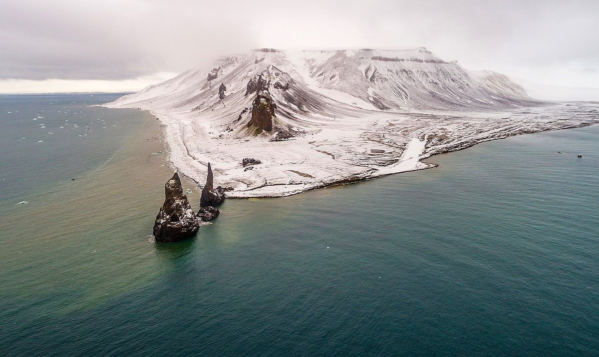 Национальный парк «Русская Арктика», мыс Тегетгофф острова Галля архипелага Земля Франца-Иосифа. Отсюда началось изучение архипелага первооткрывателями. Автор фото: Timinilya / commons.wikimedia.org