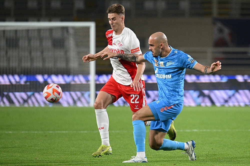    Ваня Дркушич (справа) вернулся в "Зенит", чтобы помочь команде завоевать седьмой чемпионский титул подряд. / РИА Новости