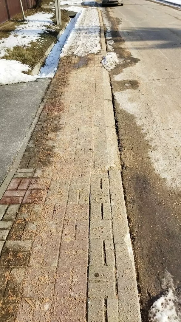 Тротуар в Белгороде. Фото: комментарии на странице Вячеслава Гладкова
