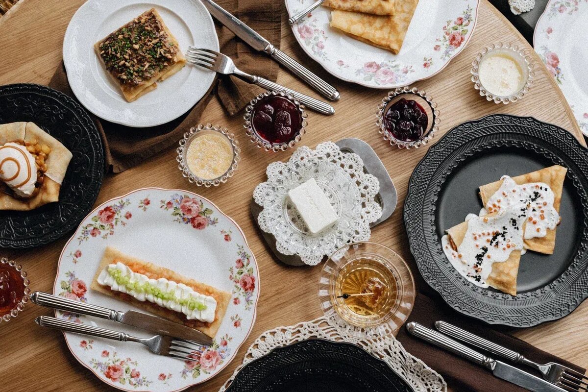     Солнечный круг: десять проверенных гастрономических локаций, где стоит есть блины на Масленицу