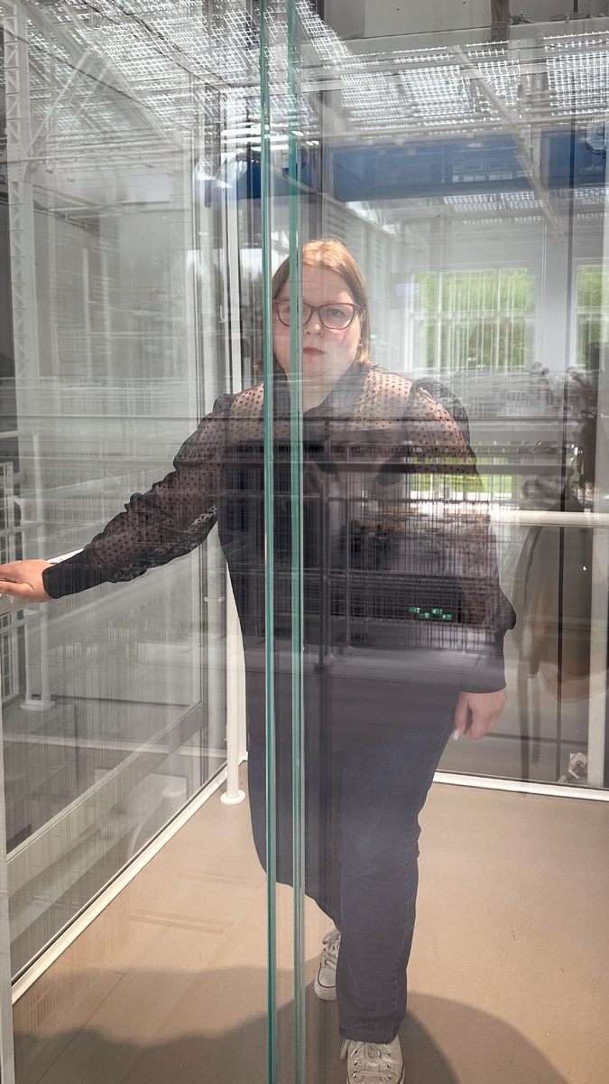 Всем привет! Меня зовут Елена Сокол и я логопед-практик. Я помогаю обычным мамам из нашей с вами жизни заниматься со своими детьми самостоятельно.