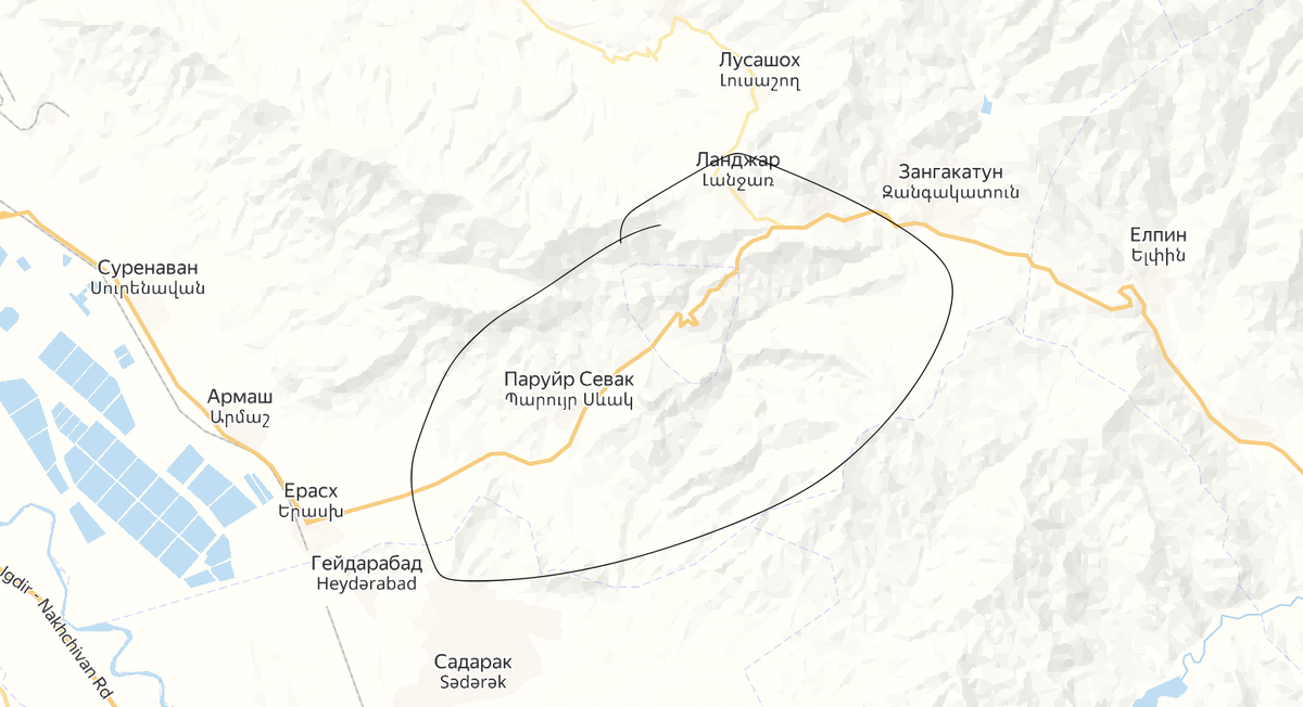 Один из моих любимых горных перевалов под Ереваном. Подъем почти на 3000 м. В горах часто внезапно начинают идти ливни. Просто потому что тучи там ближе.  