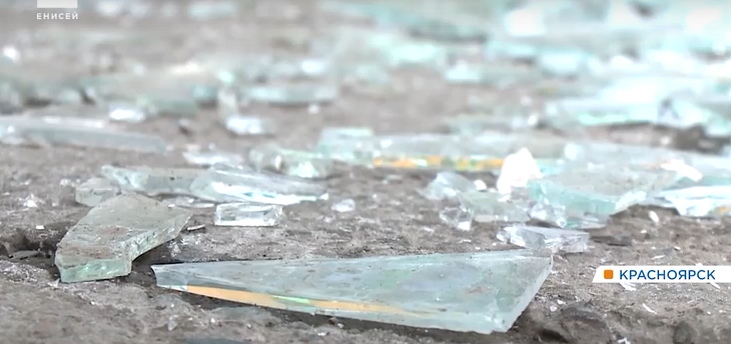     В Красноярске неизвестный взорвал окно пенсионерки на улице Щорса