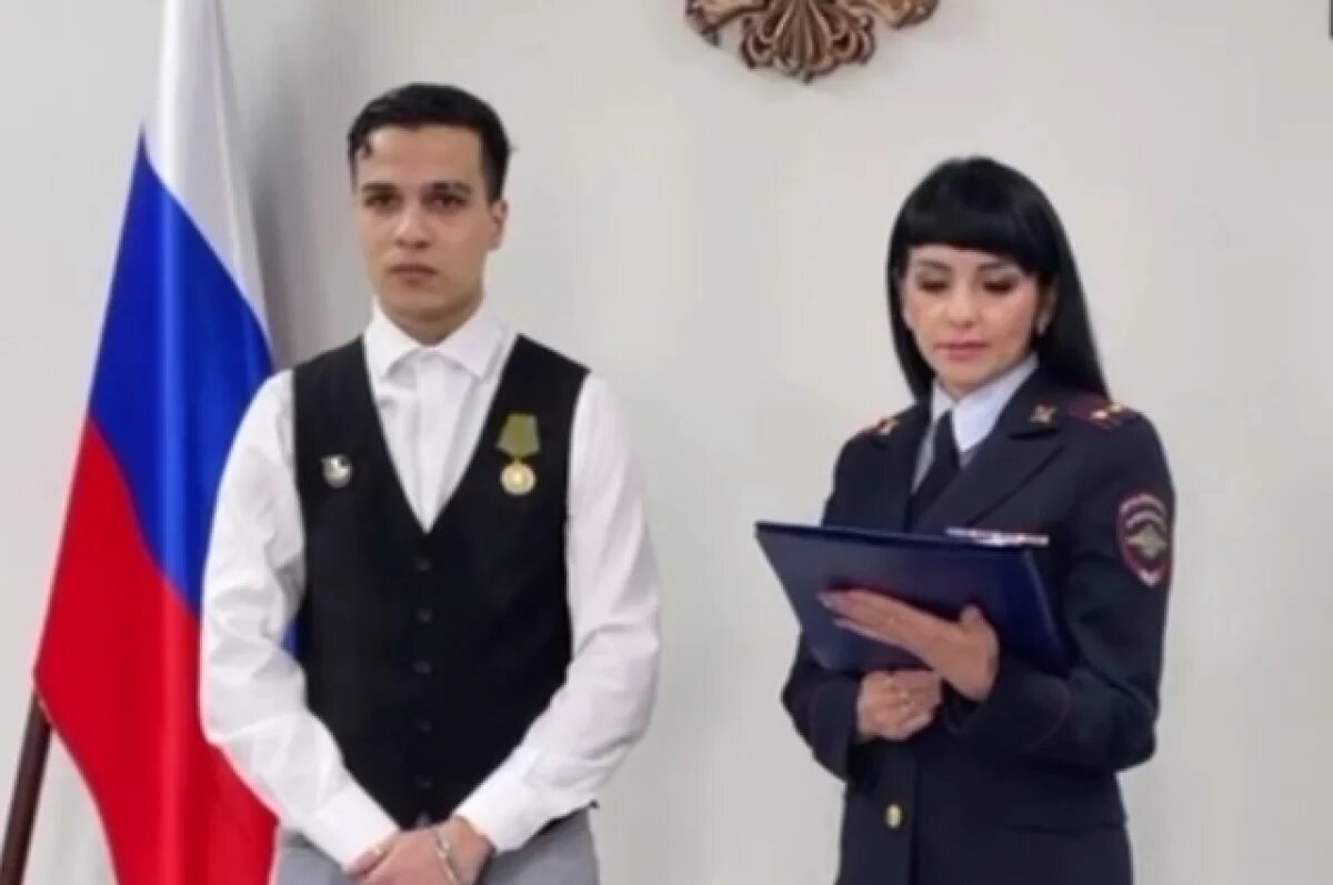    Бойцу из Алжира вручили российский паспорт в Томске