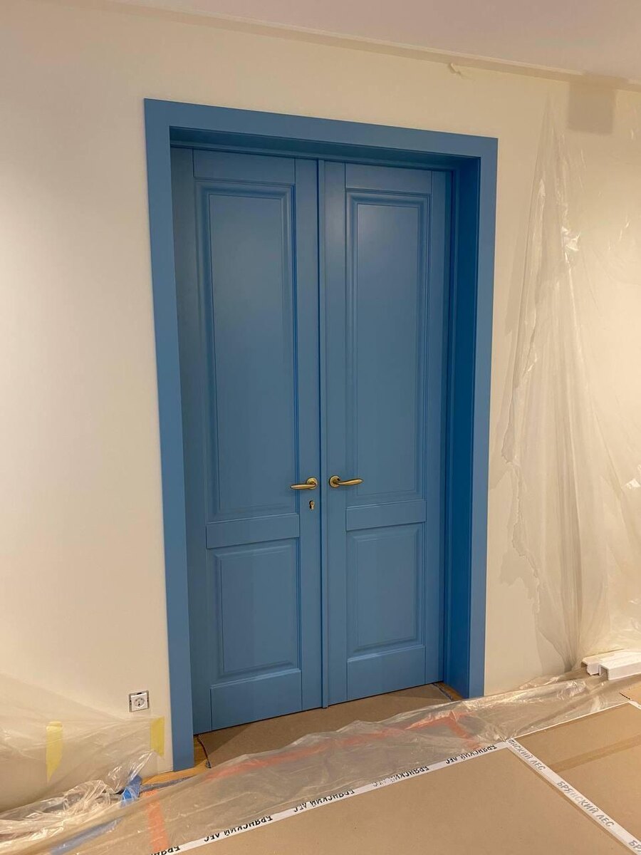 Синяя межкомнатная дверь эмаль из массива дерева ольхи фабрики белорусской ОКА