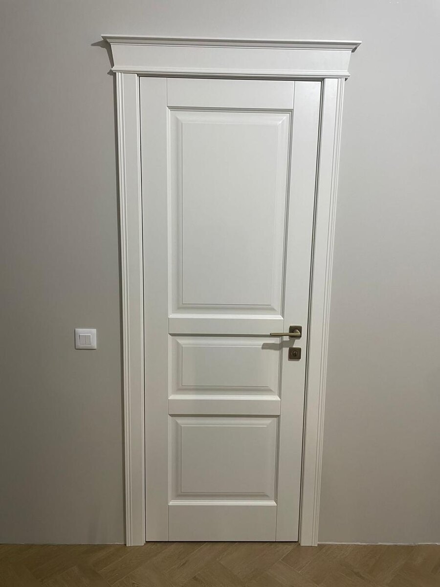 Дверь межкомнатная эмаль белого цвета из МДФ в классическом стиле