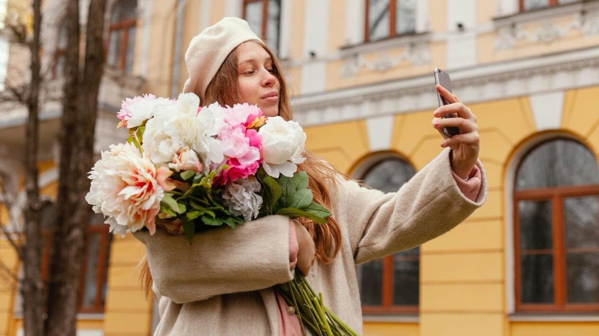    Стилисты рекомендуют выбирать верхнюю одежду в пастельных оттенках. Фото: Freepik
