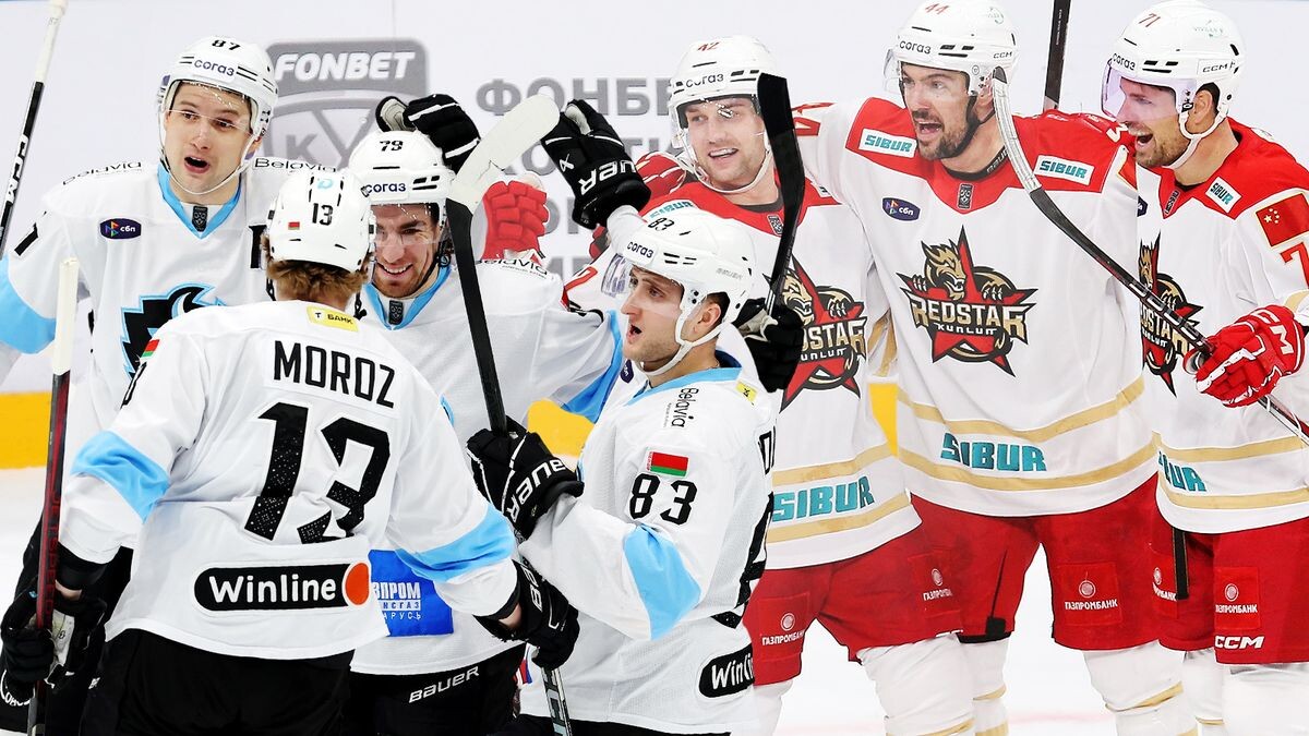    Илья Смирнов, photo.khl.ru / Владимир Беззубов, photo.khl.ru