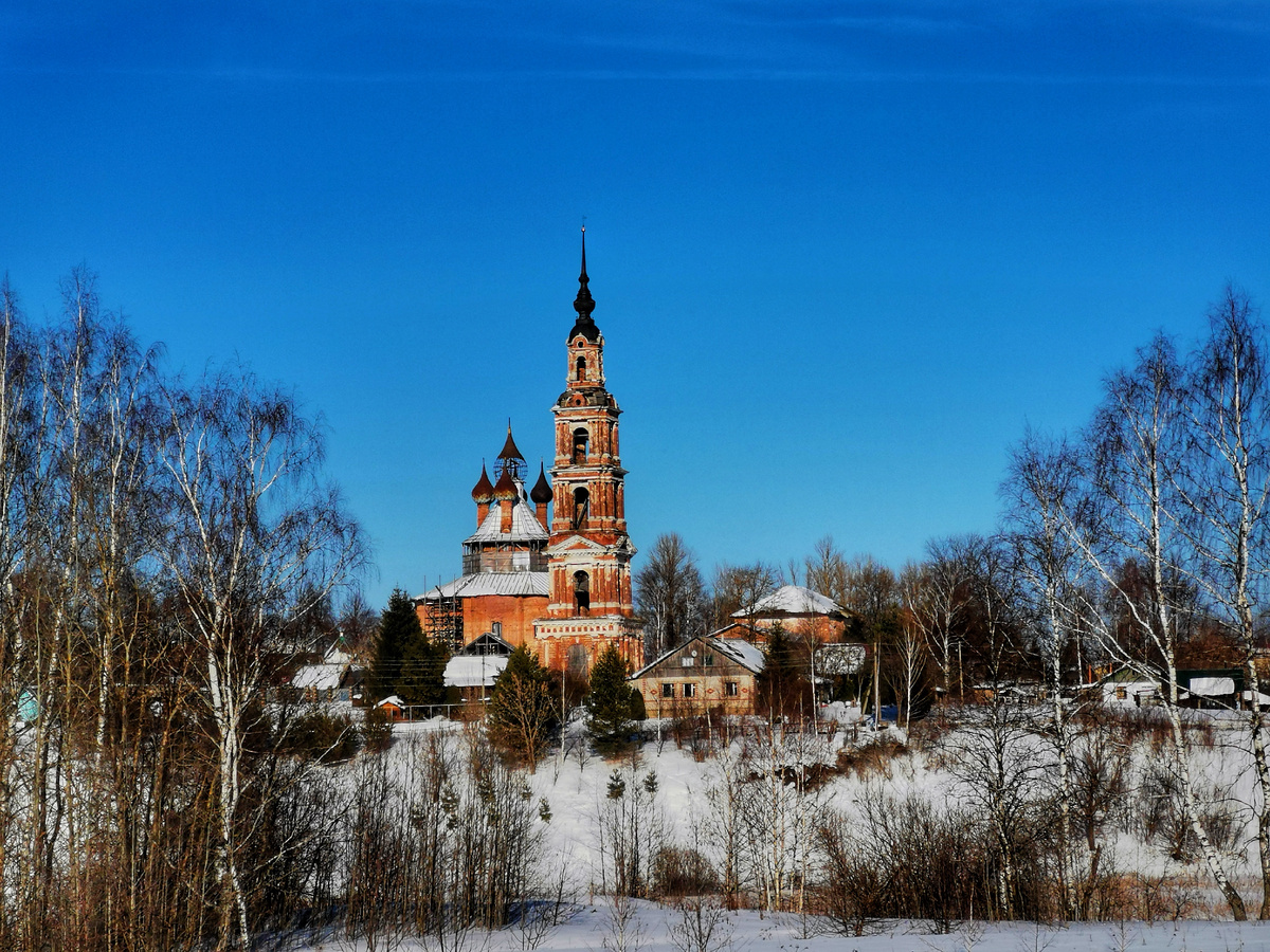 Курба Ярославской области, храмовый комплекс Казанской и Воскресенской церквей.