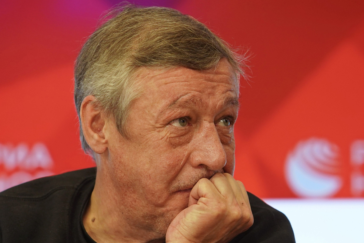    Михаил Ефремов