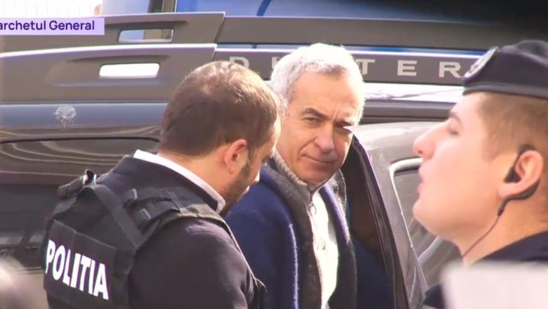    Машину Кэлина Джорджеску остановили прямо на дороге, перед этим у его соратников и близких провели 47 обысков.