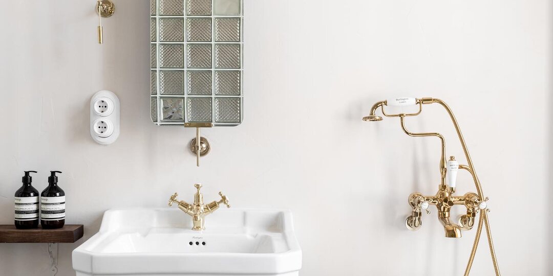 Золотая сантехника – элитное оформление ванной комнаты.