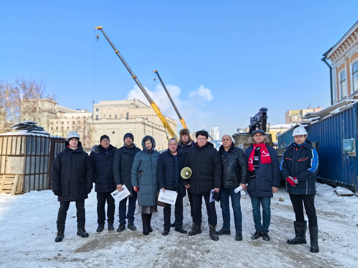 Фракция КПРФ на строительной площадке станции метро «Театральная»