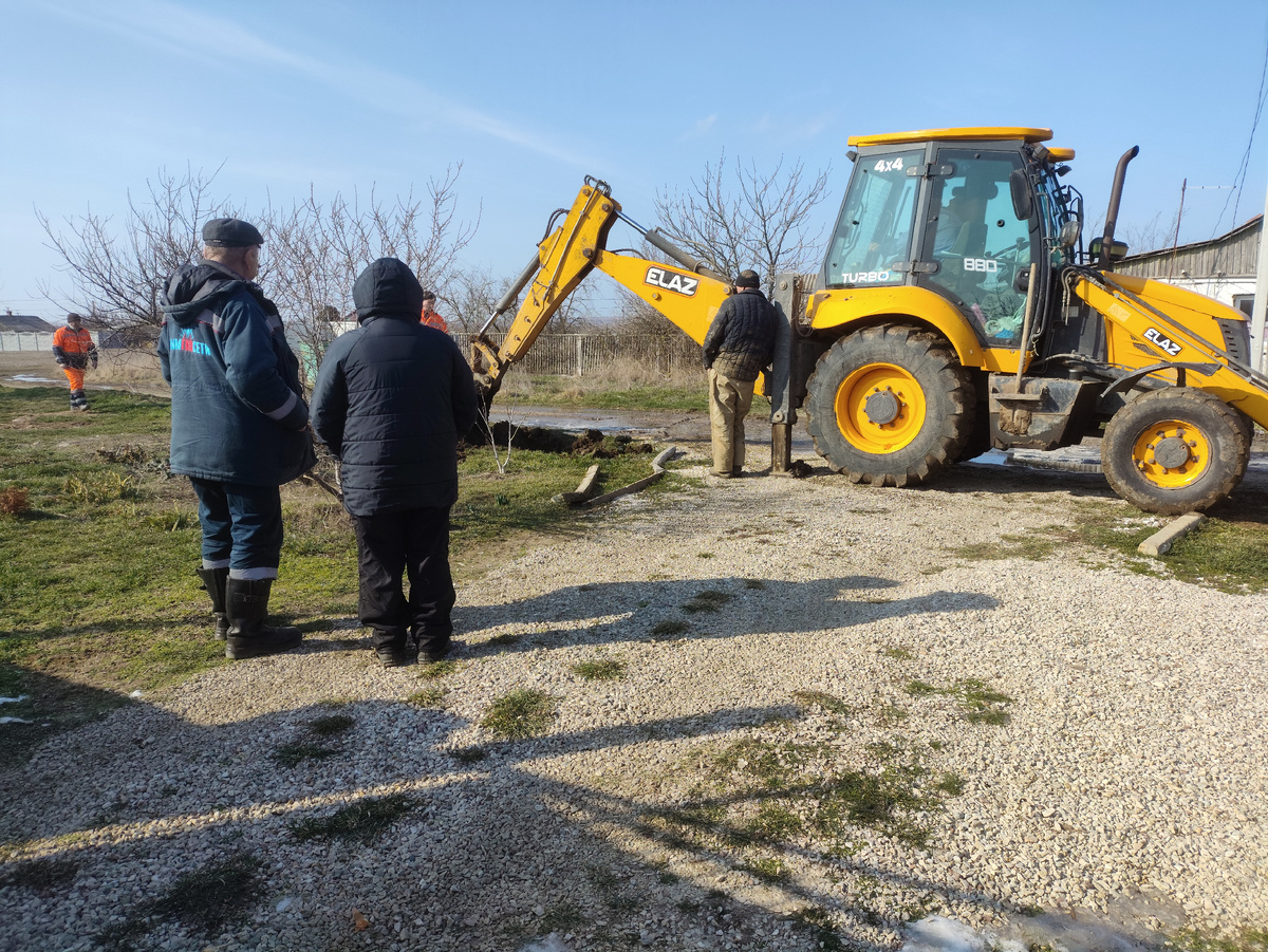 Начали яму рыть