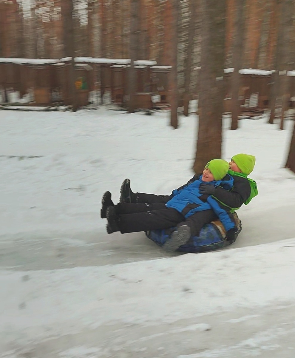 Вадюха и Паша с горы летят. Скорость, которую видно даже на фото