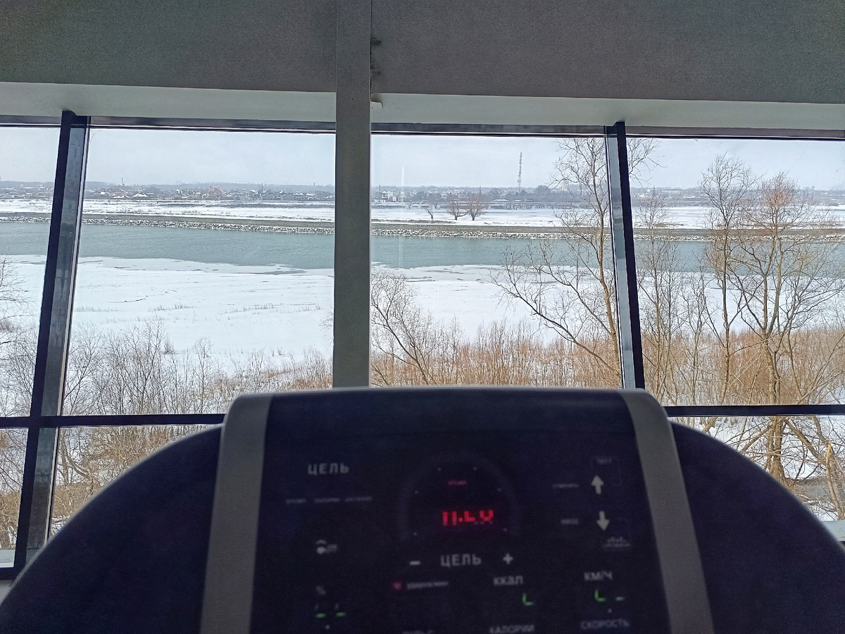 Вид из тренажерного зала хоть и зимний, но красивый! 