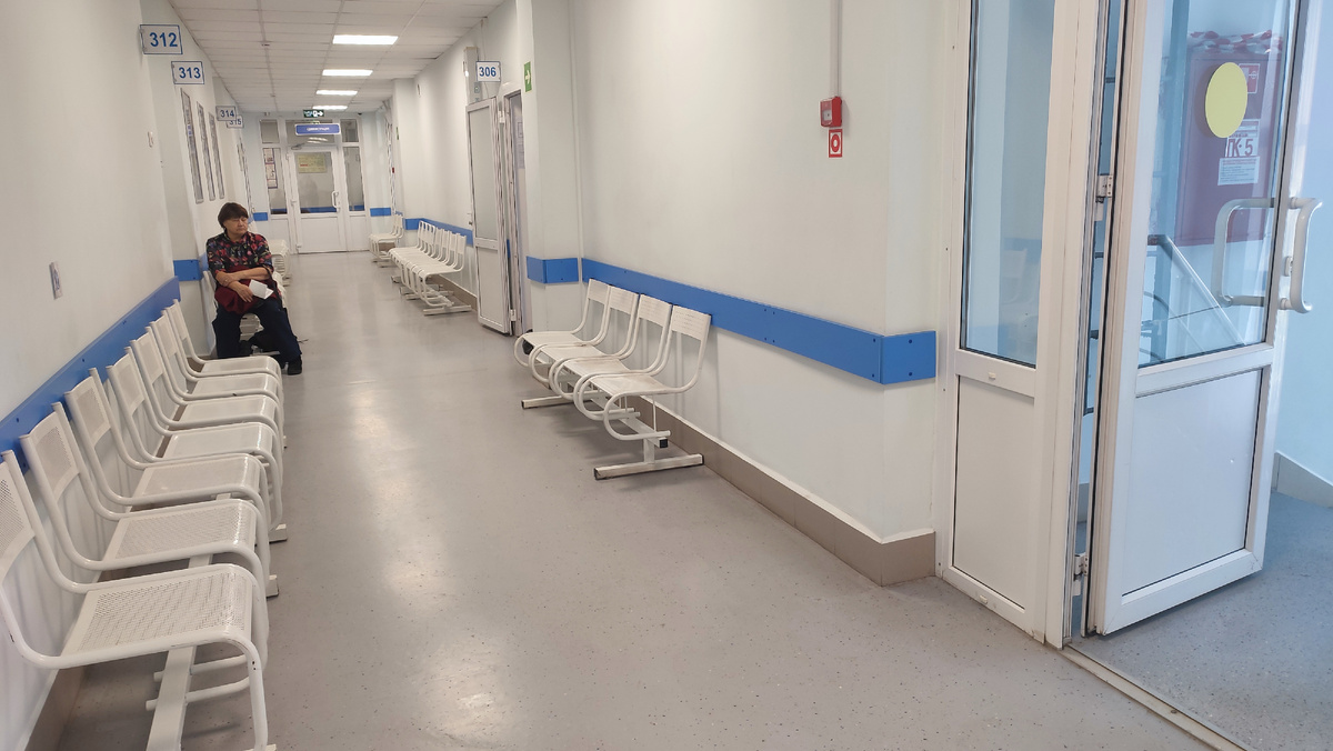 Коридоры поликлиники в разгар дня))) 