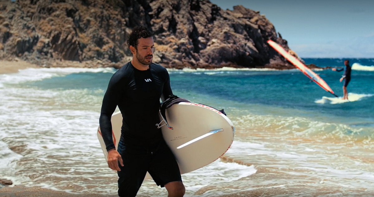 Кадр из фильма «Оставь это ветру» (2025, Турция)