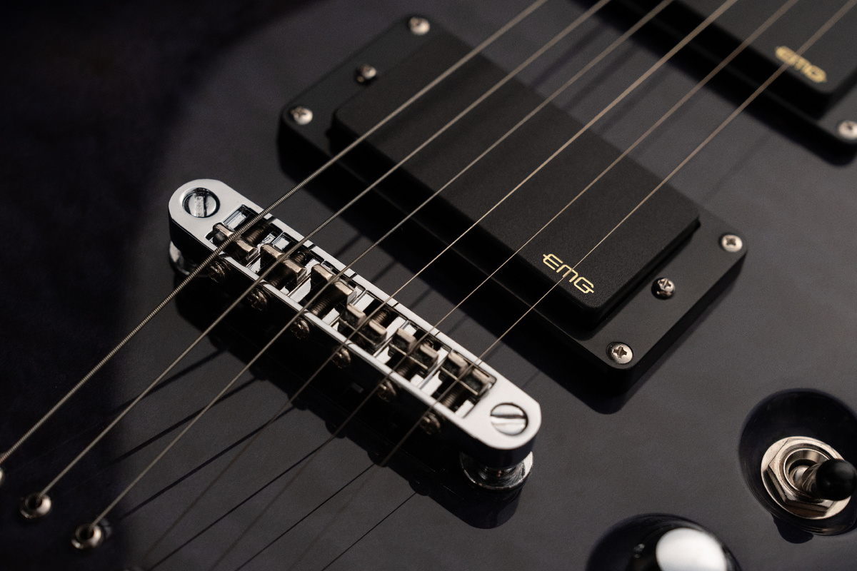 Звукосниматели от EMG на электрогитаре Aion E-30 Purple