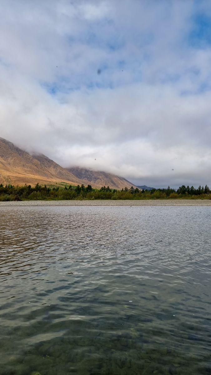 Собь и массив Рай-Из на противоположном ее берегу