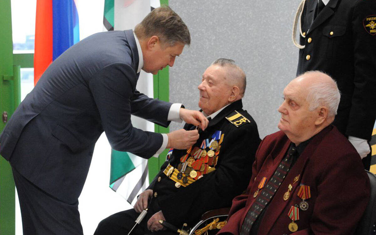 Перед отчетной сессией состоялась торжественная церемония чествования елабужских ветеранов Великой Отечественной войныФото: пресс-служба Елабужского района