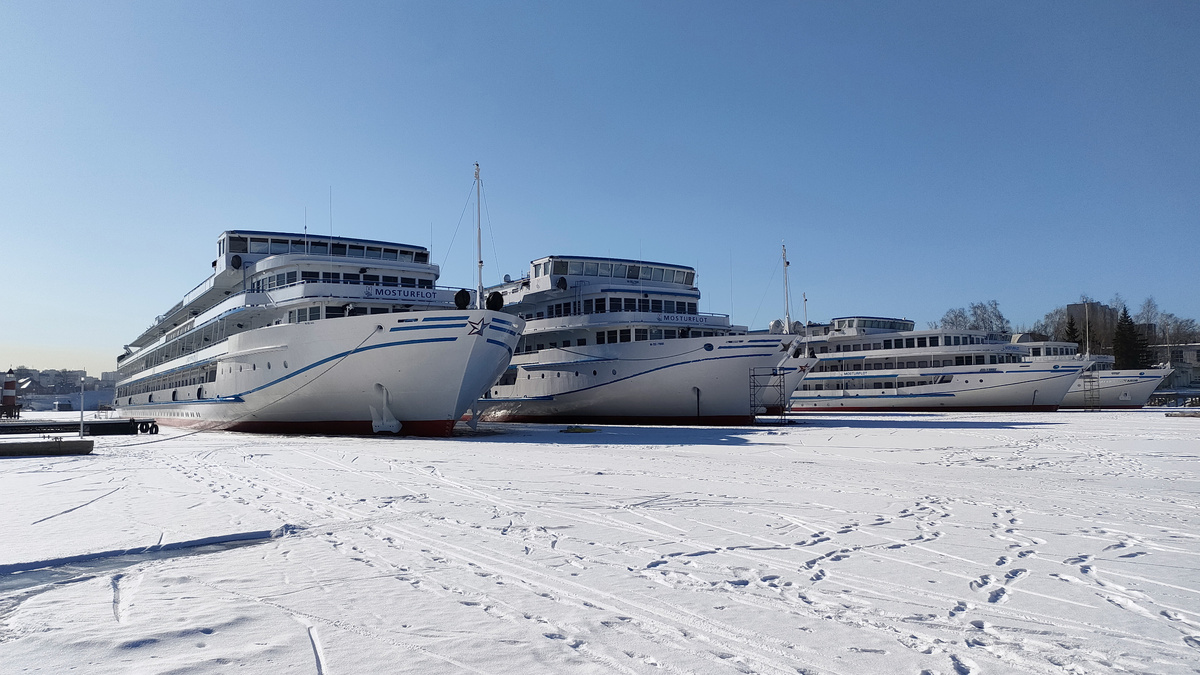 Где зимуют теплоходы?