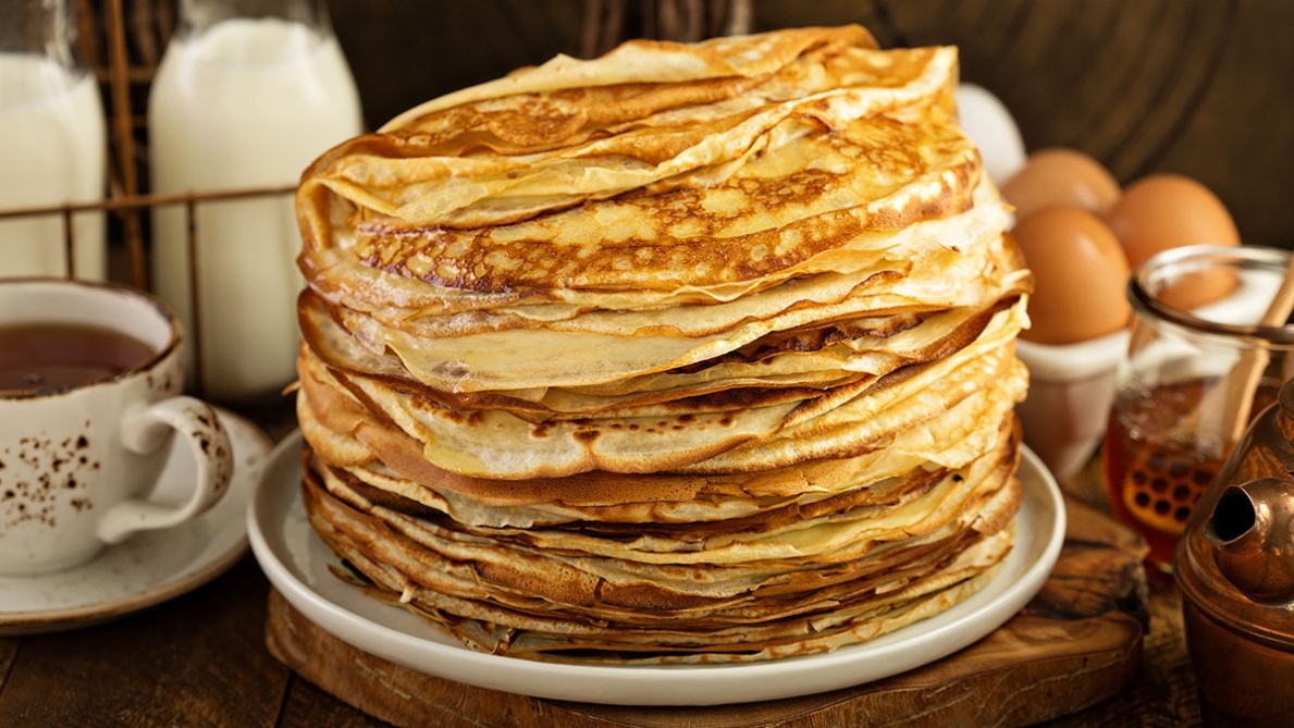 Блины на молоке, воде и кефире – какой вариант самый удачный