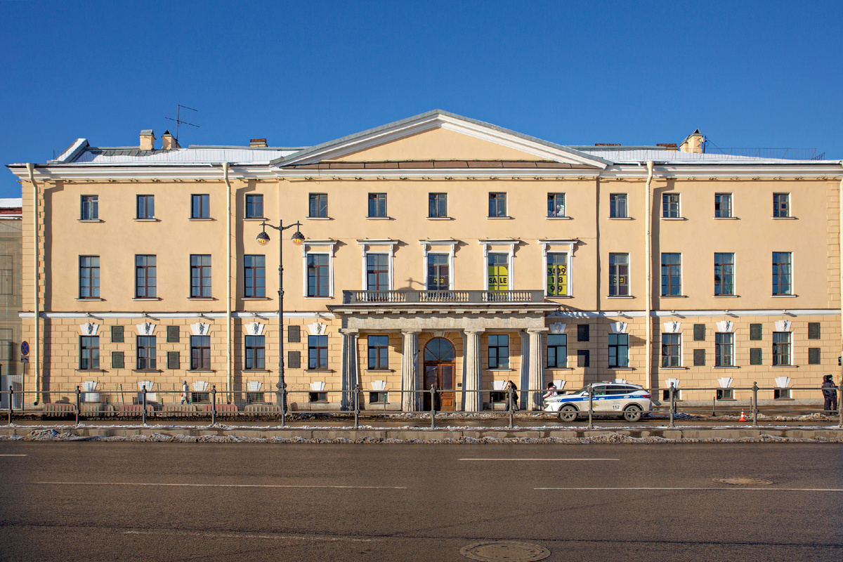 Дом академиков. Фасад на набережной Лейтенанта Шмидта.