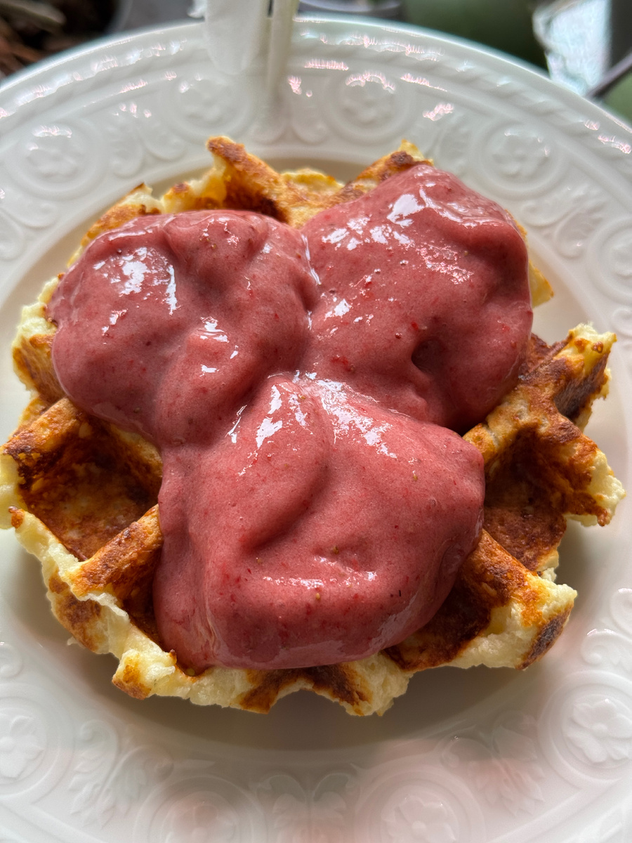 Творожные вафли с мороженым