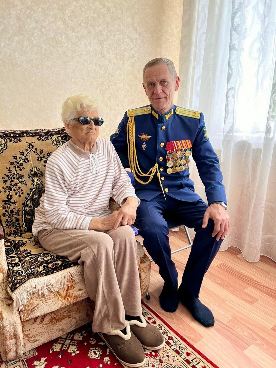 Прабабушка с сыном (моим дедушкой Витей). Фотография из нашего семейного архива.