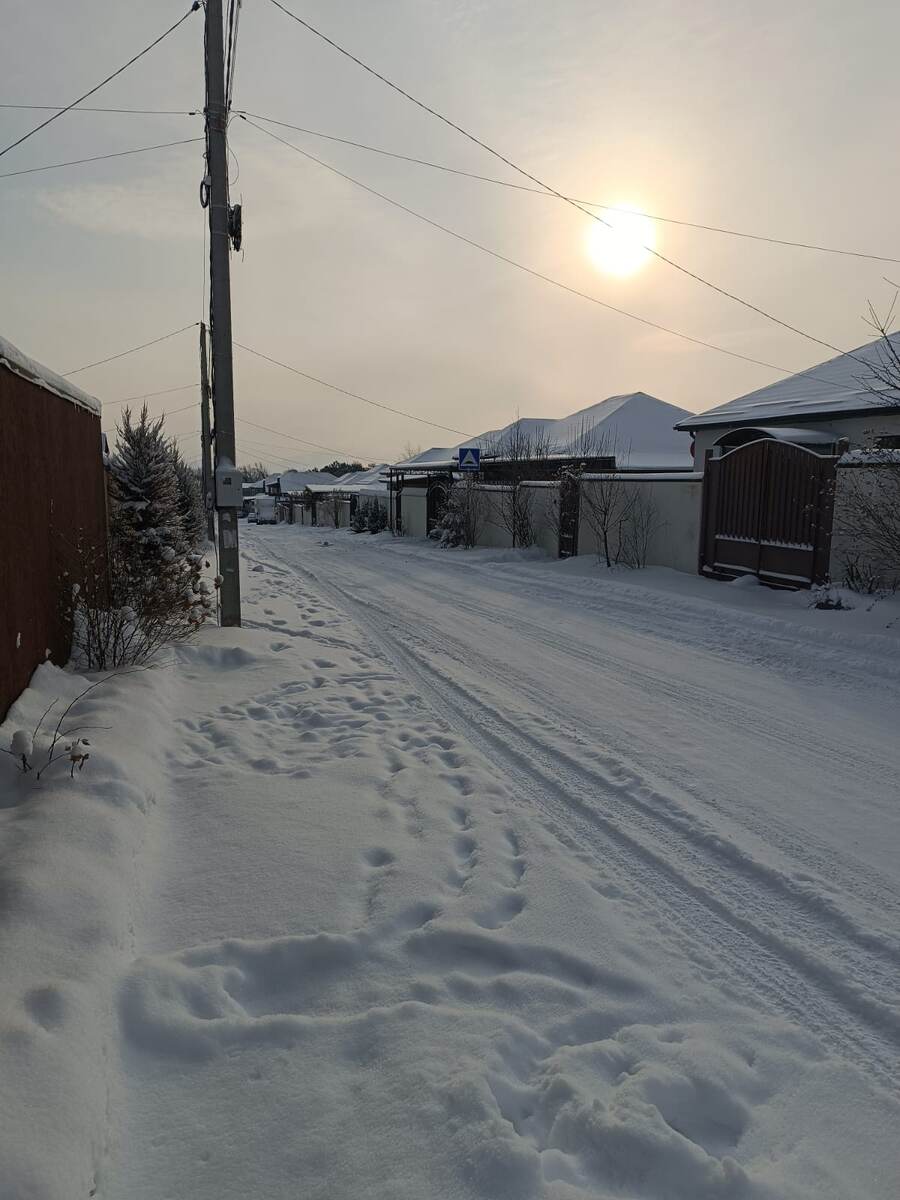 8:16 утра, вид на мою улицу. Листайте галерею.