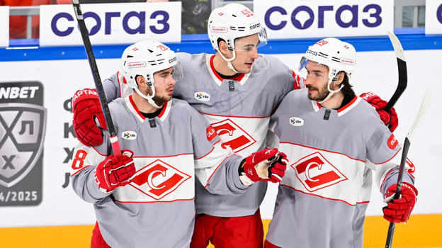    Александр Пашин, Герман Рубцов и Егор Филин.ХК «Спартак»